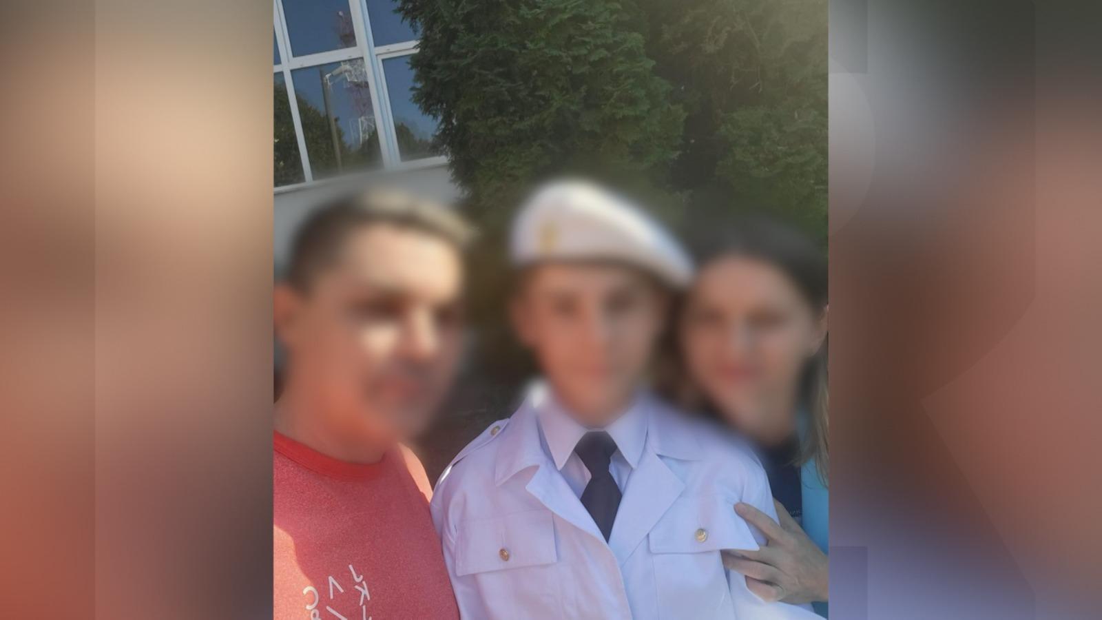 Elevul care s-a sinucis la Liceul Militar din Alba nu s-ar fi simţit susţinut de familie. Lukas a lăsat în urmă o surioară şi doi părinţi îndureraţi