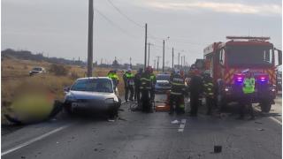 Doi morți și patru răniți într-un accident grav în Floreşti, Prahova. Două maşini s-au ciocnit violent. Circulație blocată pe DN1
