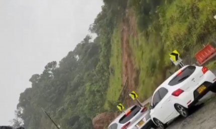 Alunecare de teren pe o autostradă din Columbia