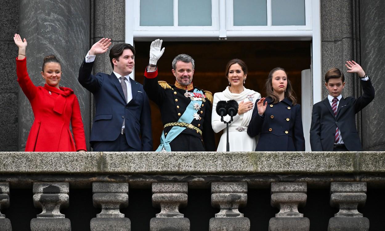 Regele Frederik al X-lea al Danemarcei a urcat duminică pe tron