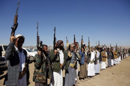 Navă americană, lovită de o rachetă balistică lansată de rebelii Houthi în largul Yemenului. Un incendiu a izbucnit la bord