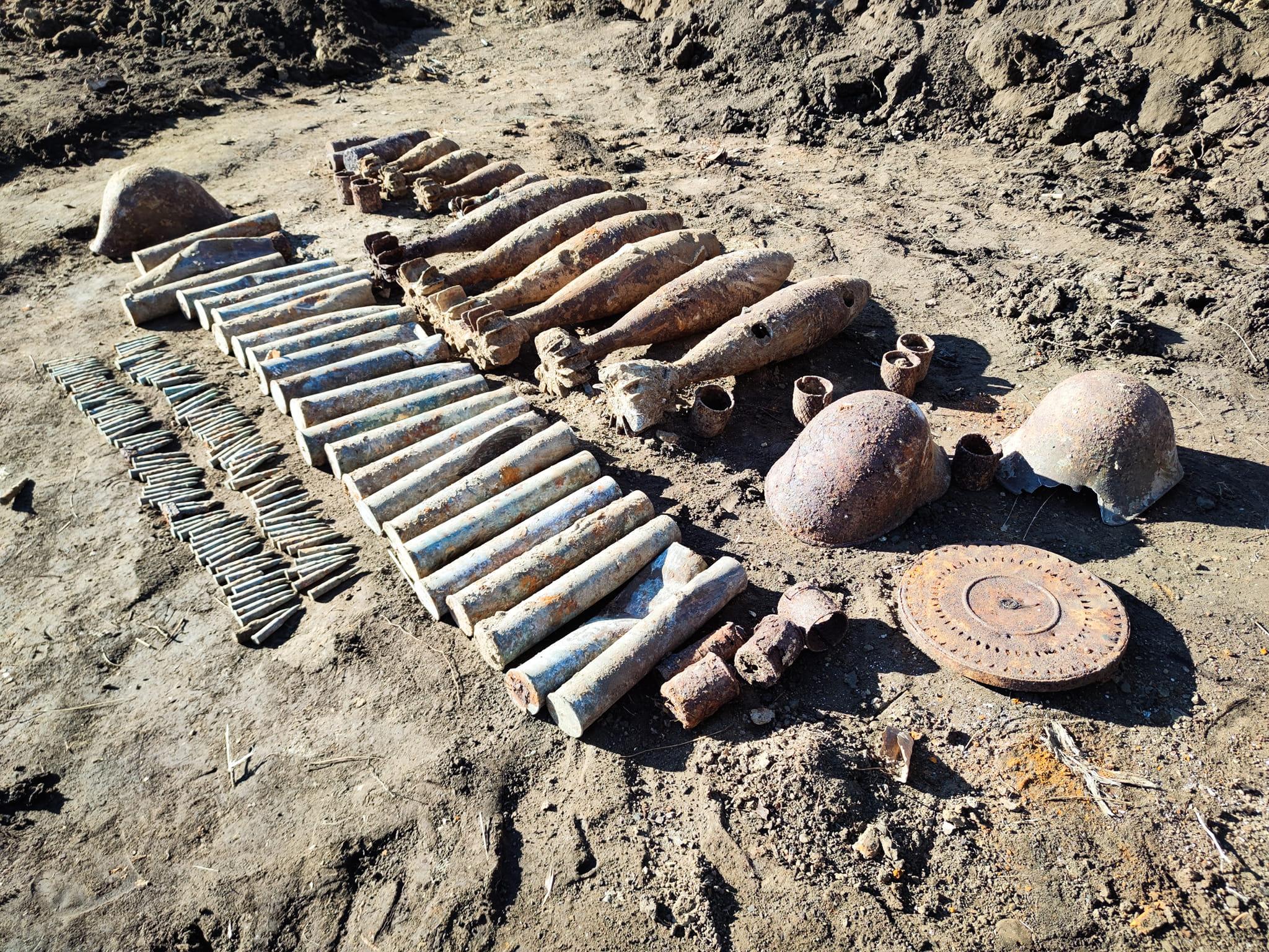 Muniţie din Al Doilea Război Mondial, descoperită de angajaţii unei firme din Râmnicu Sărat. Au fost extrase peste 3.000 de proiectile