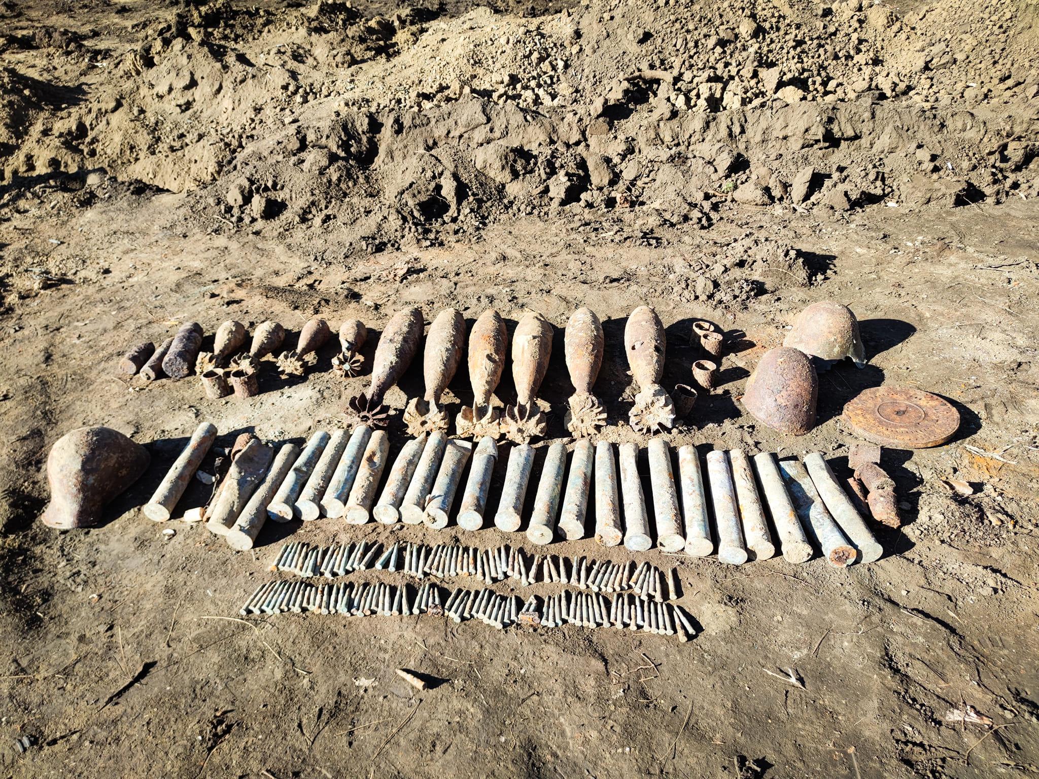 Muniţie din Al Doilea Război Mondial, descoperită de angajaţii unei firme din Râmnicu Sărat. Au fost extrase peste 3.000 de proiectile