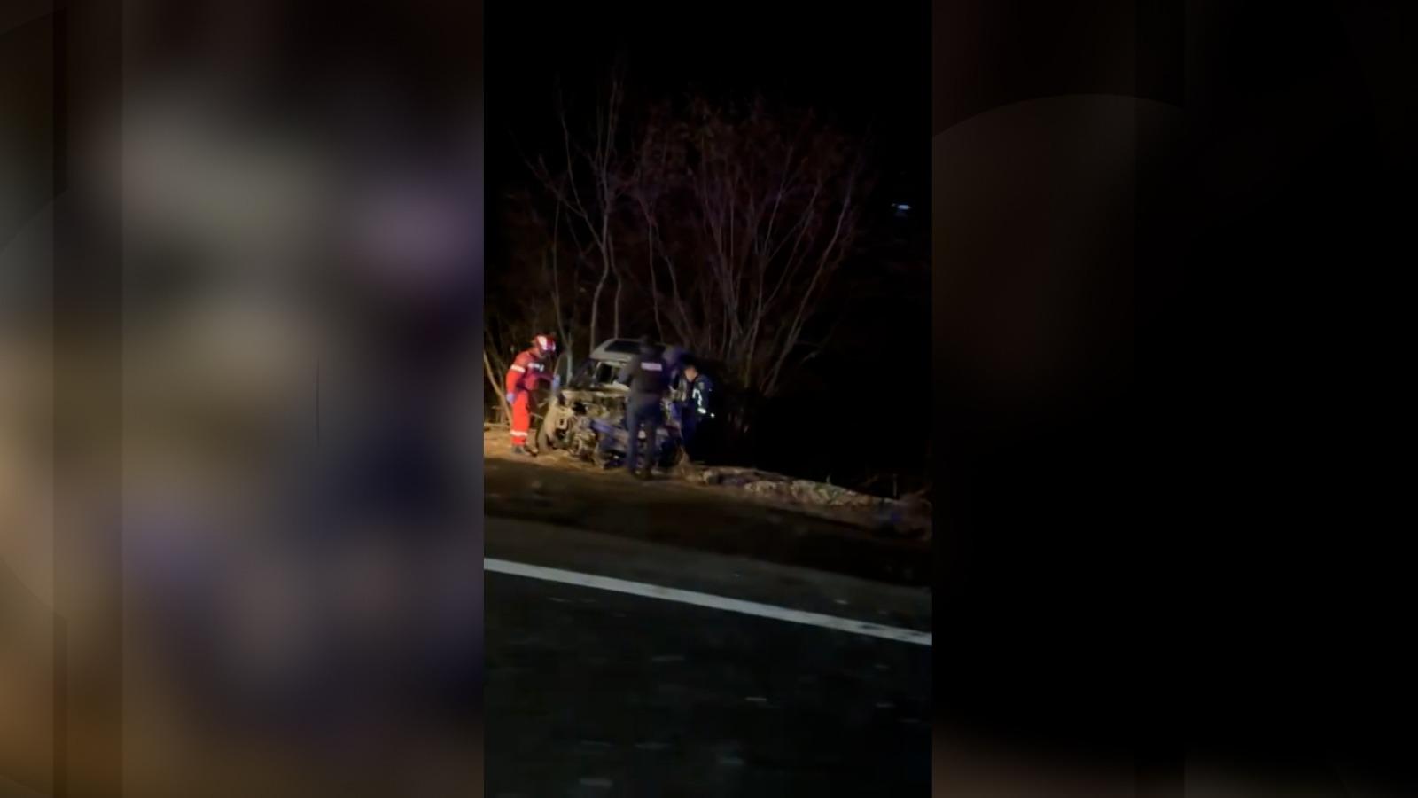 Tânăr de 25 de ani, rănit grav după ce s-a izbit cu maşina de un camion cu floarea soarelui, pe DN 13 în Braşov