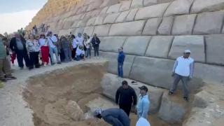 Cum vor egiptenii să restaureze piramida lui Menkaura. Furie printre arheologi: "Nu se poate!"; "Să îndreptăm şi Turnul din Pisa"