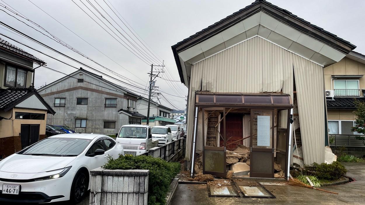 "Nicio casă nu mai este în picioare. Situaţia este catastrofală". Bilanţul cutremului din Japonia a urcat la 62 de morţi