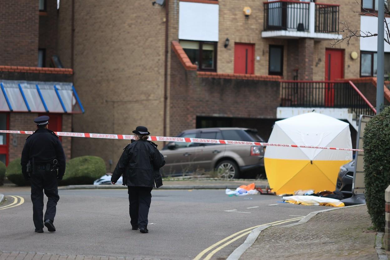 Un bărbat înarmat cu o arbaletă a fost împuşcat mortal de poliţişti într-un cartier din sud-estul Londrei