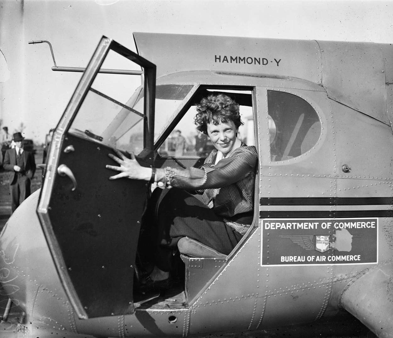 Amelia Earhart, prima femeie care a zburat peste Atlantic
