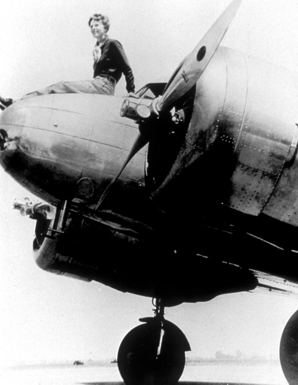 Amelia Earhart, prima femeie care a zburat peste Atlantic