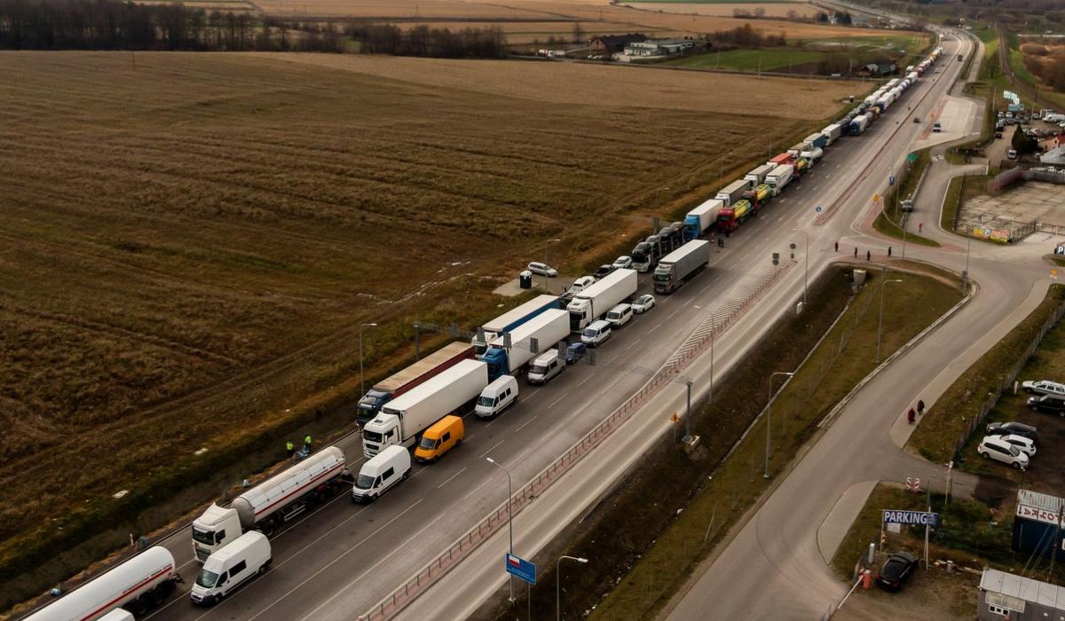 Fermierii polonezi reiau protestele la graniţa cu Ucraina. Se opun creşterii taxelor şi vor menţinerea subvenţiilor pentru porumb