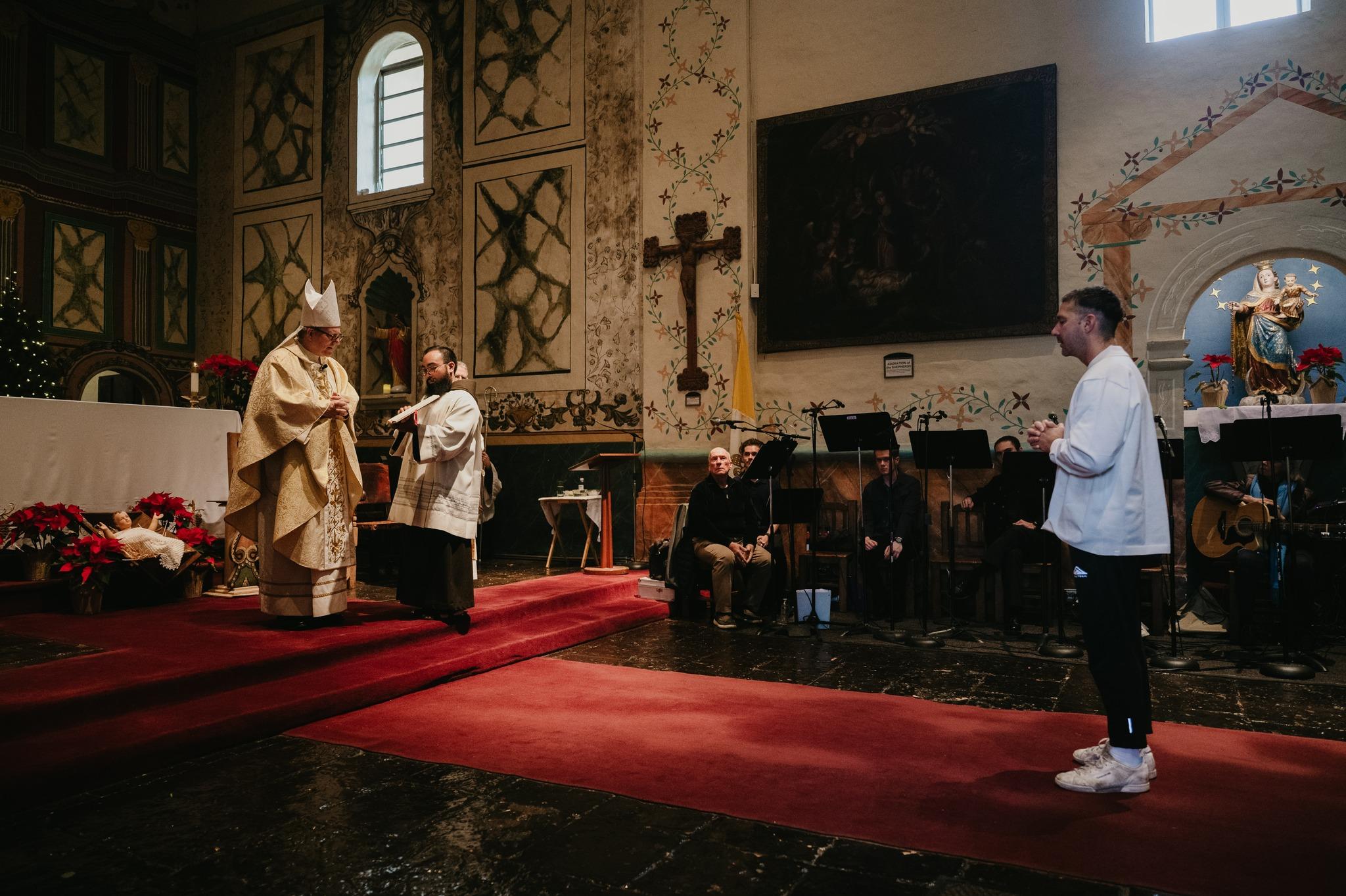 Actorul Shia LaBeouf a intrat în Biserica Catolică şi vrea să devină diacon