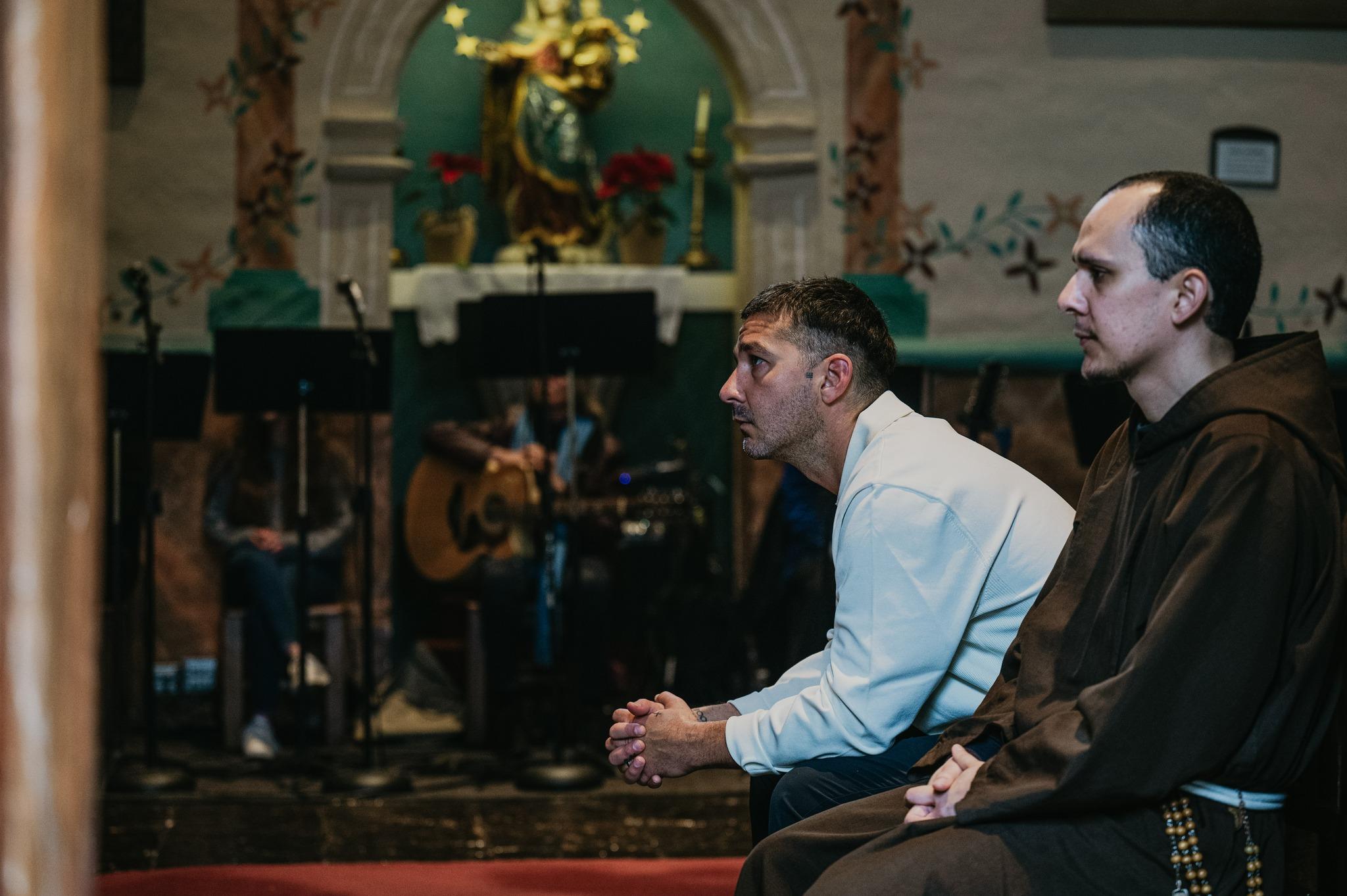 Actorul Shia LaBeouf a intrat în Biserica Catolică şi vrea să devină diacon