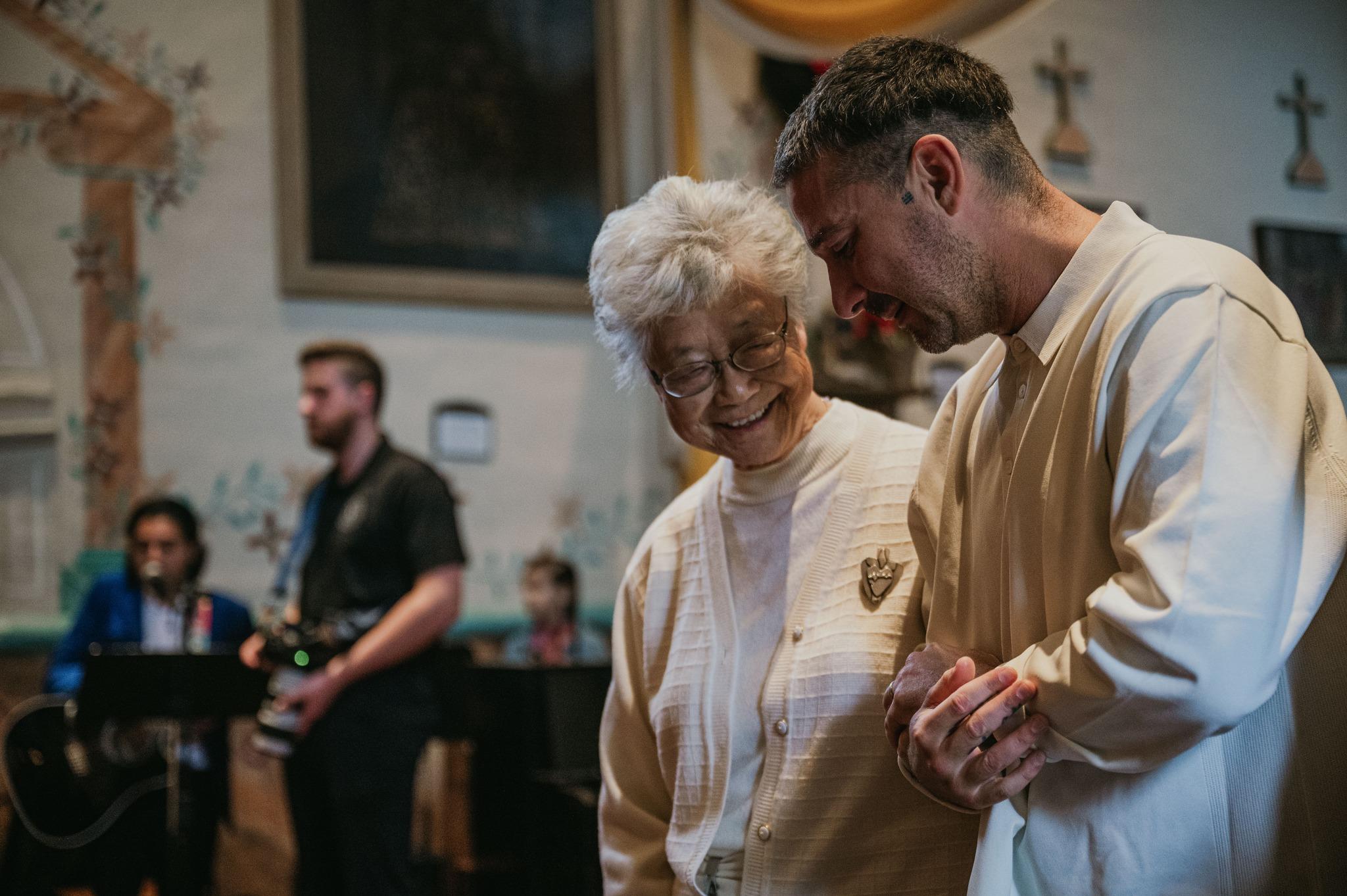 Actorul Shia LaBeouf a intrat în Biserica Catolică şi vrea să devină diacon