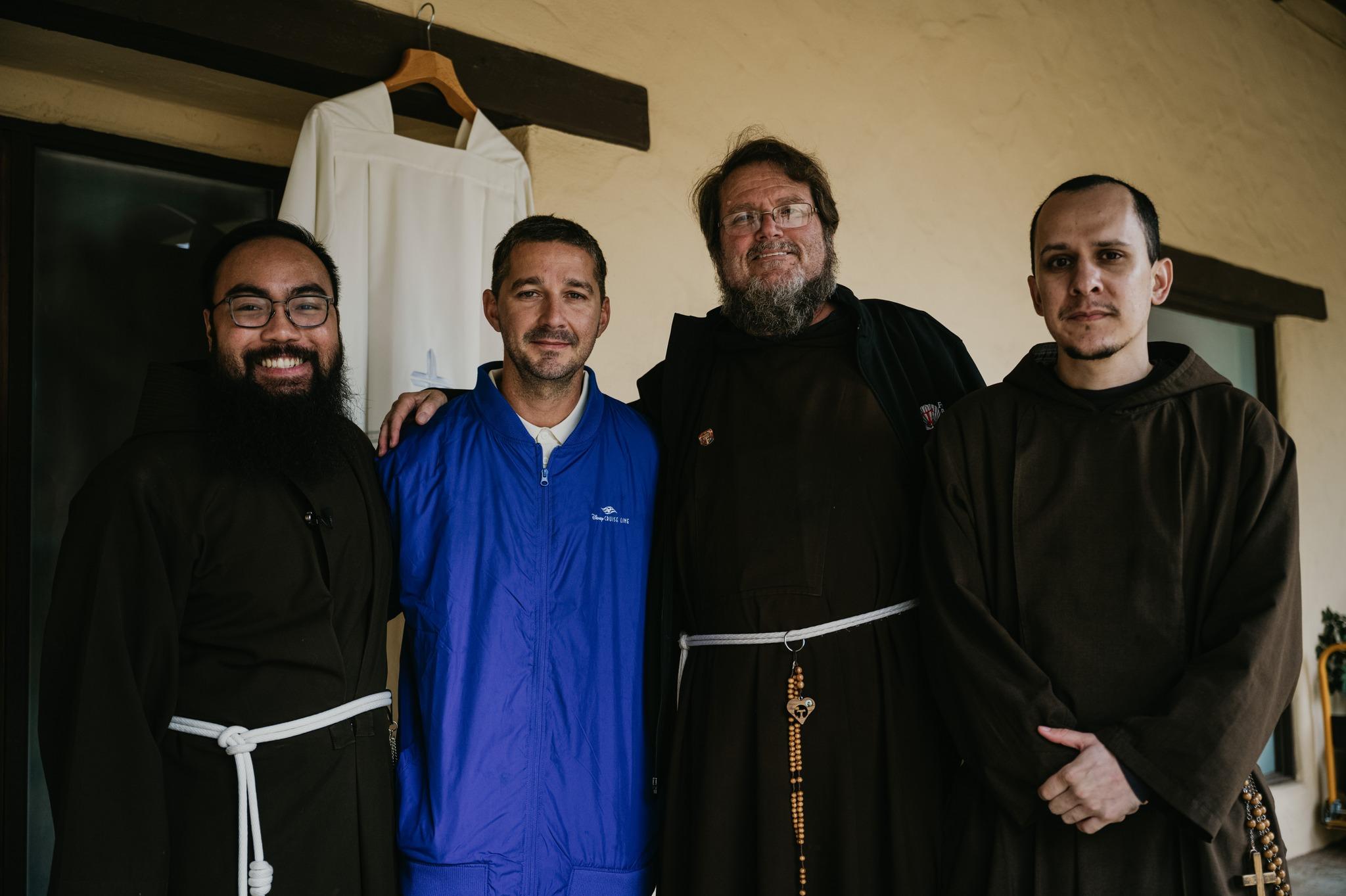 Actorul Shia LaBeouf a intrat în Biserica Catolică şi vrea să devină diacon