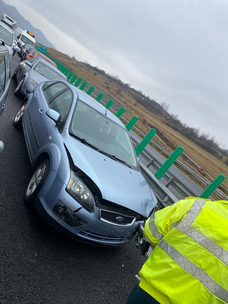 Accident cu șase mașini, în Sibiu. Patru persoane au fost rănite, după ce autovehiculele s-au izbit violent între ele