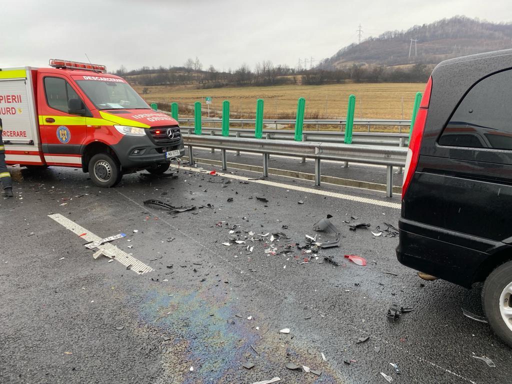 Accident cu șase mașini, în Sibiu. Patru persoane au fost rănite, după ce autovehiculele s-au izbit violent între ele