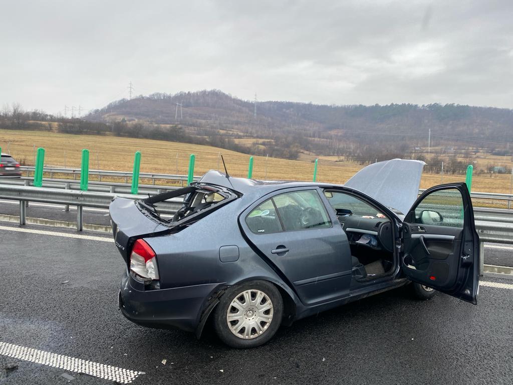 Accident cu șase mașini, în Sibiu. Patru persoane au fost rănite, după ce autovehiculele s-au izbit violent între ele