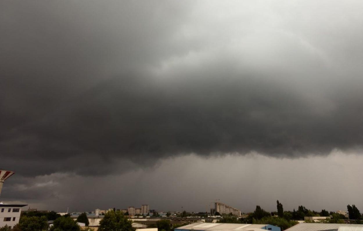 Informare meteo de vreme severă în toată ţara, până miercuri dimineaţă