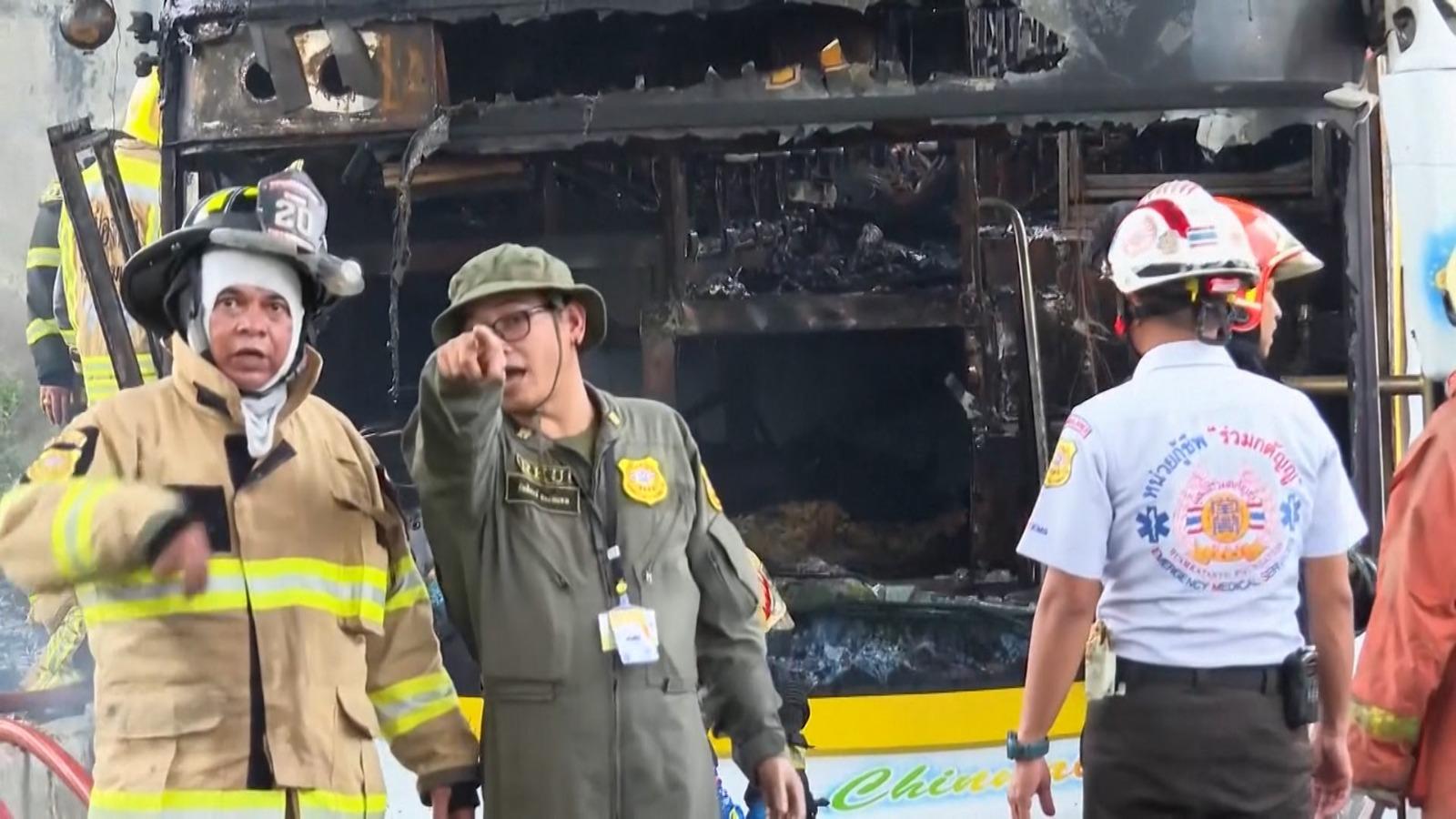 20 de elevi au murit arşi de vii într-un autobuz școlar cuprins de flăcări, în Thailanda