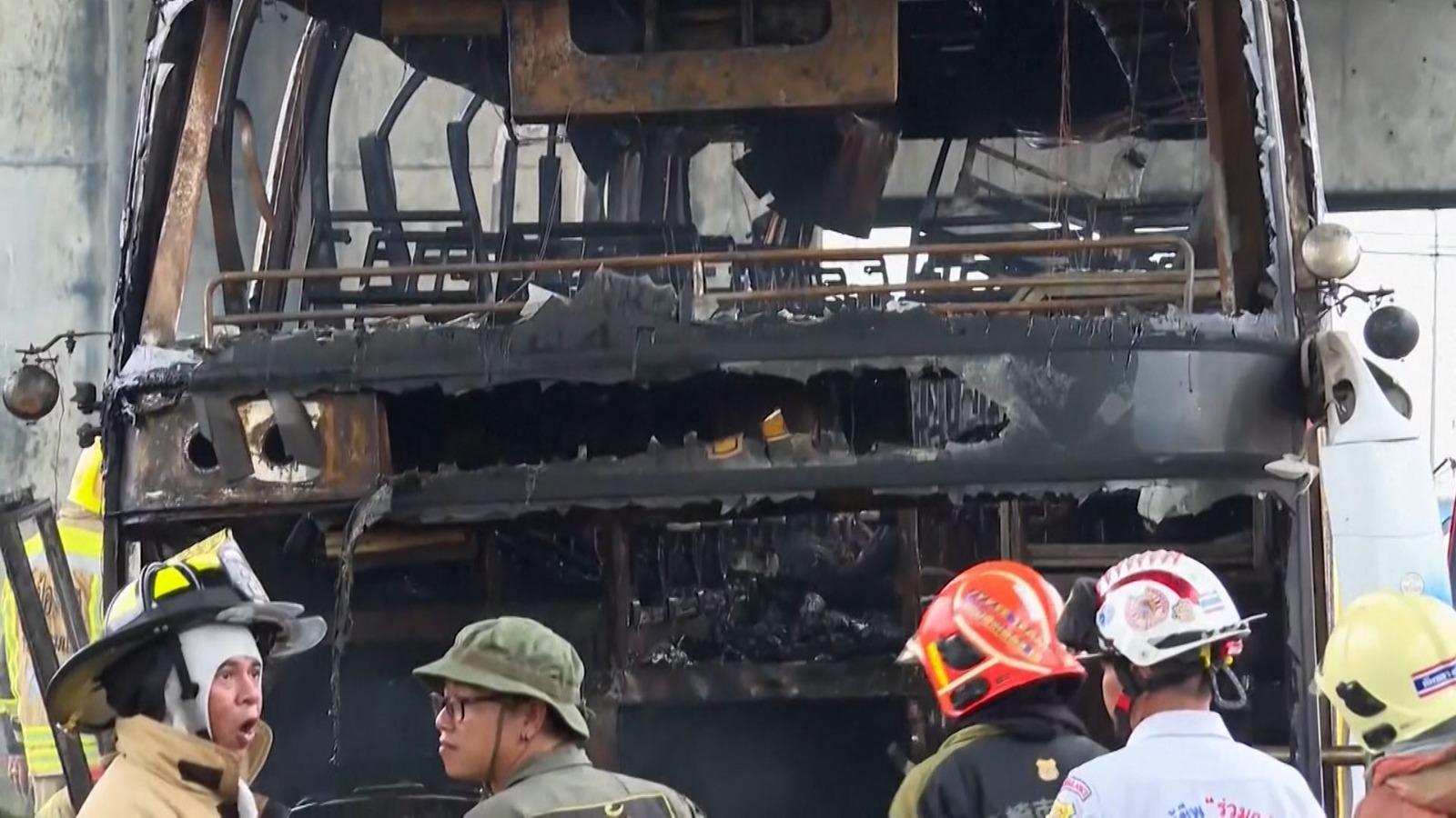 20 de elevi au murit arşi de vii într-un autobuz școlar cuprins de flăcări, în Thailanda