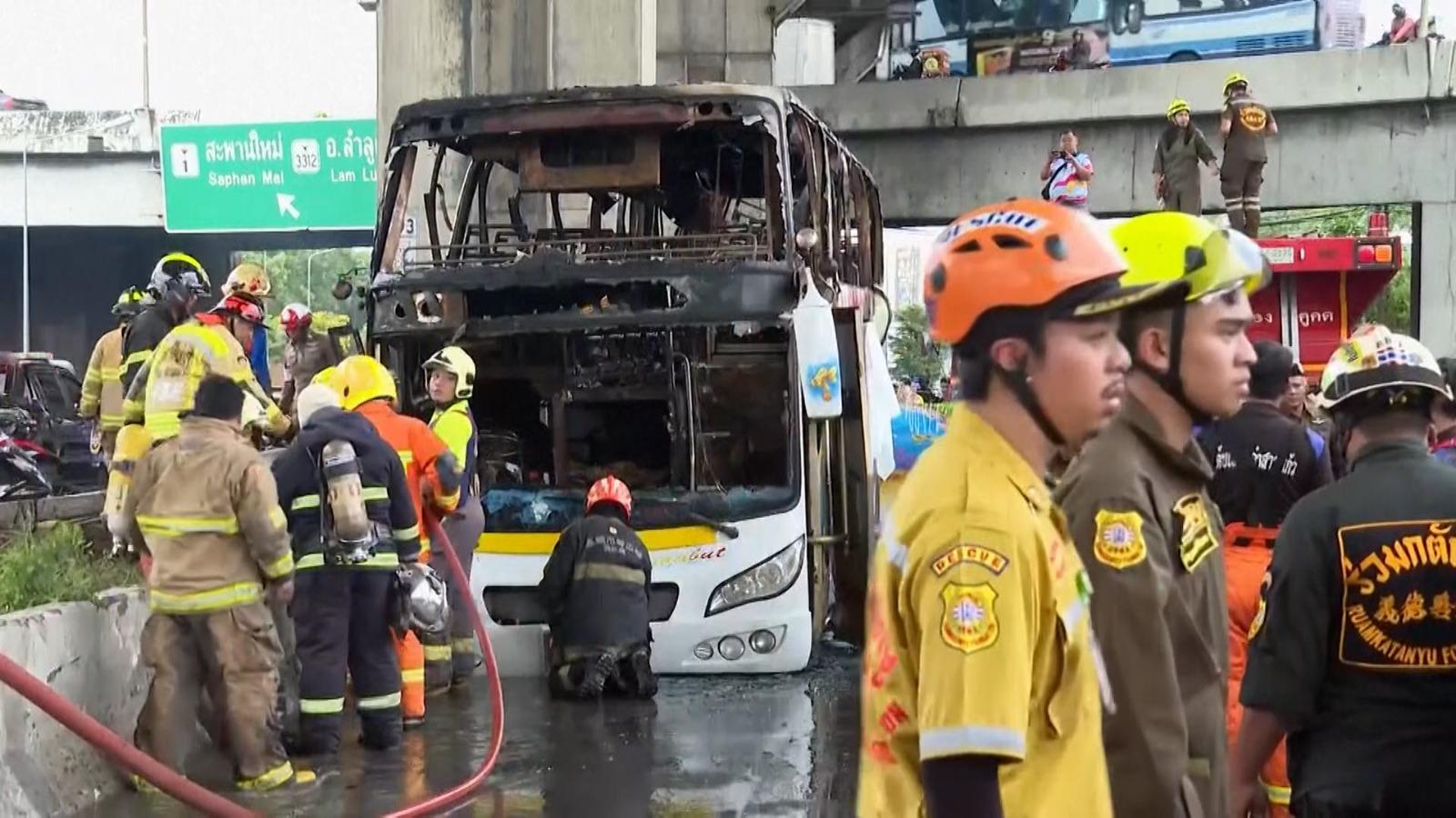 20 de elevi au murit arşi de vii într-un autobuz școlar cuprins de flăcări, în Thailanda