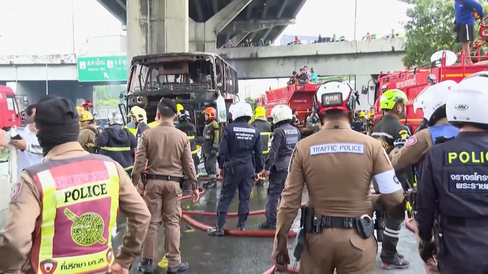 20 de elevi au murit arşi de vii într-un autobuz școlar cuprins de flăcări, în Thailanda