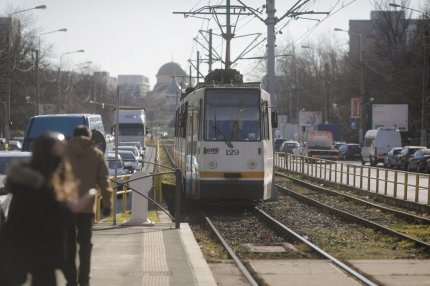 Accident tragic în Capitală. Un bărbat de 50 de ani, spulberat de tramvaiul 41 în timp ce traversa neregulamentar