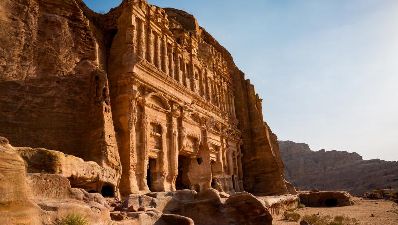 Descoperire incredibilă sub trezoreria din Petra. Arheologii au găsit un mormânt cu 12 schelete și artefacte