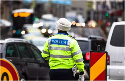 Un bărbat 51 de ani a provocat haos pe DN 17 D, în Bistriţa-Năsăud. Avea alcoolemie de 1,25 mg/l și era drogat. O femeie, rănită