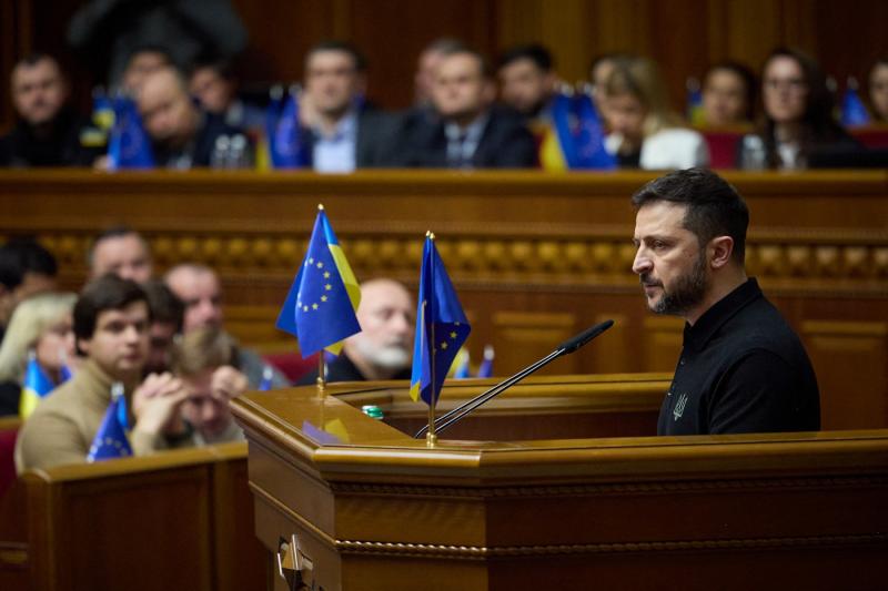 Zelenski şi-a prezentat planul de victorie în Parlament 5 puncte și 3 anexe secrete. Exclude cedarea de teritorii Rusiei