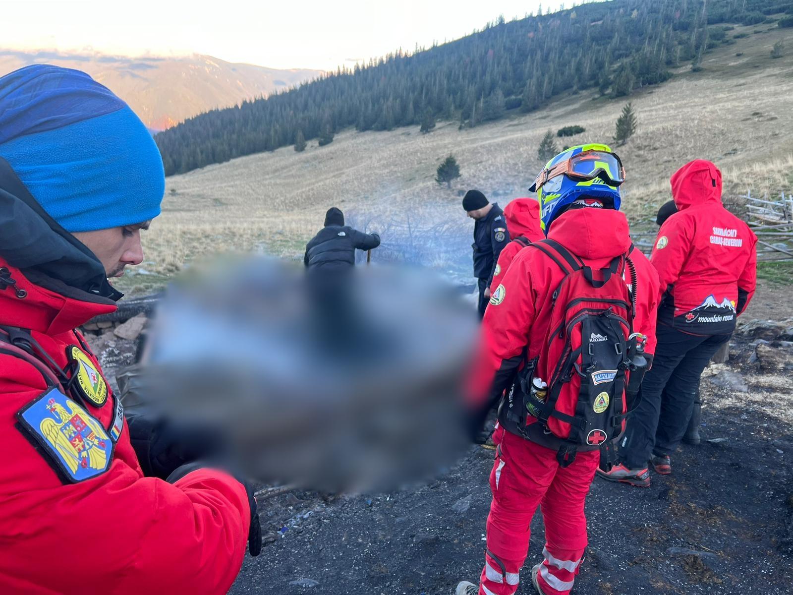 Cioban găsit carbonizat, după ce stână în care se afla a luat foc, între Caraş-Severin şi Hunedoara