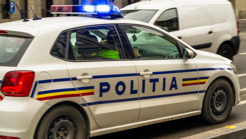 O tânără a fost arestată după ce ar fi furat imprimanta căzută de pe o autospecială a poliţiei, pe o stradă din Bucureşti