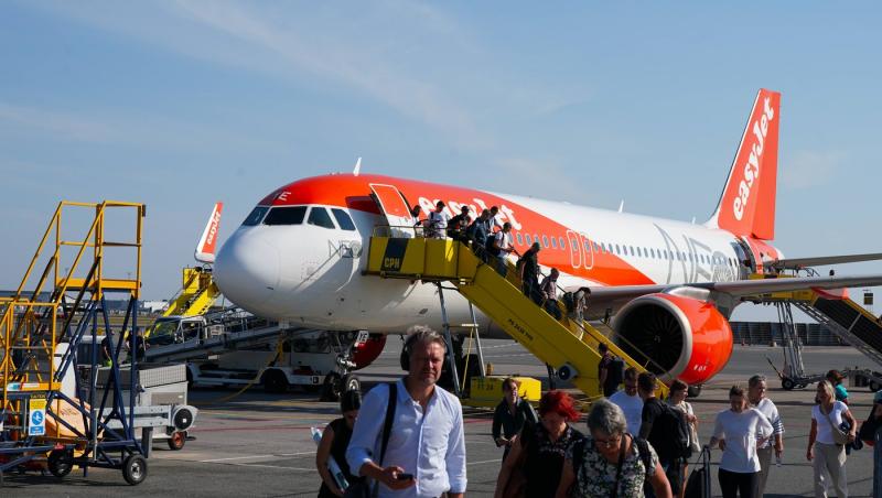 Lovitură pentru europenii care călătoresc des cu avionul. Ar putea achita o taxă de 100 de euro pentru fiecare zbor