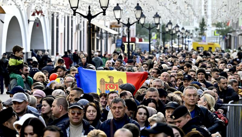 "Surprize" şi nereguli la alegerile din R. Moldova. Ce cadouri s-au împărţit la secţiile de votare din Rusia