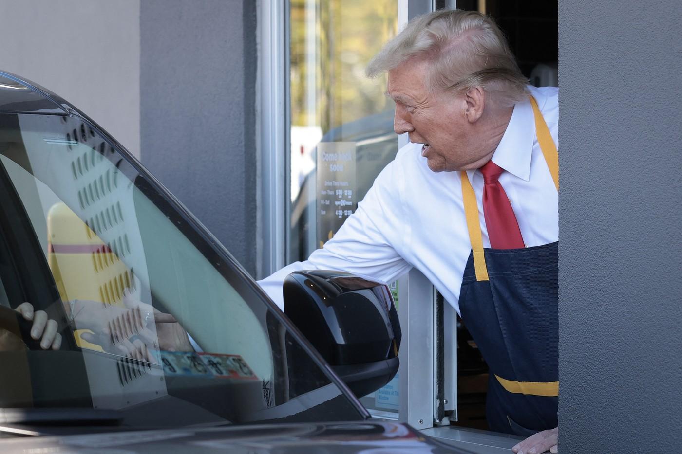 Momentul în care Trump gătește cartofi prăjiți la McDonald’s și servește clienți. Imaginile, virale