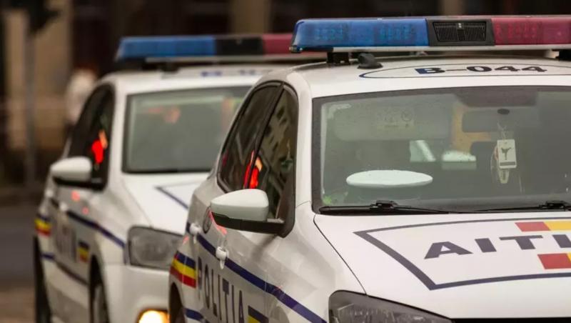 Ce a păţit un tânăr din Arad care s-a urcat drogat la volanul unei maşini furate şi a provocat mai multe tamponări, cu poliţia pe urme