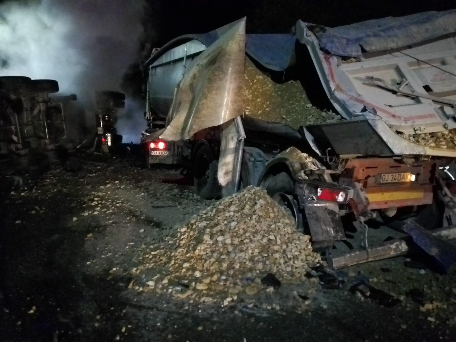 Două TIR-uri încărcate cu piatră s-au ciocnit la Slătioara, în Vâlcea