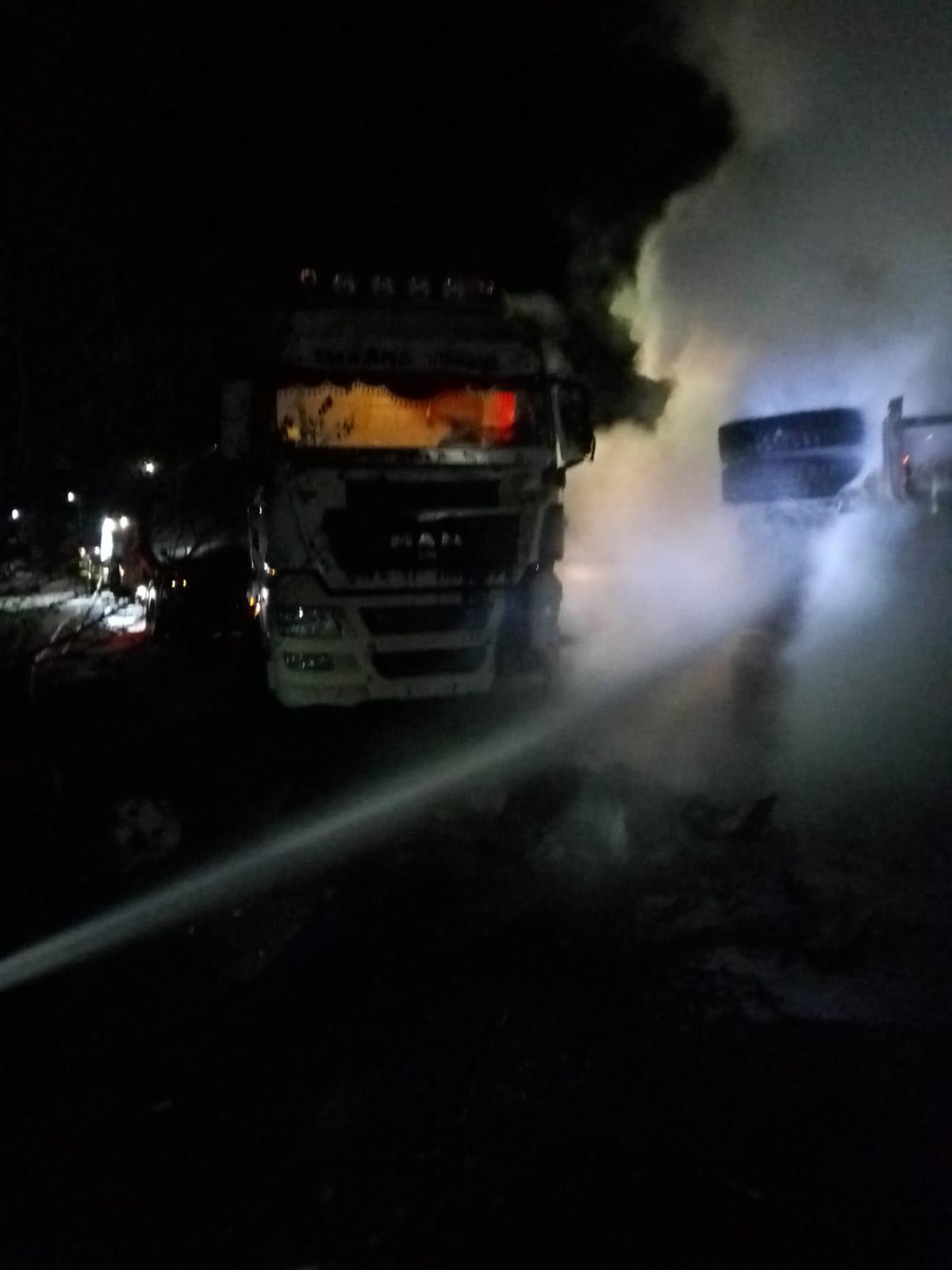 Două TIR-uri încărcate cu piatră s-au ciocnit la Slătioara, în Vâlcea