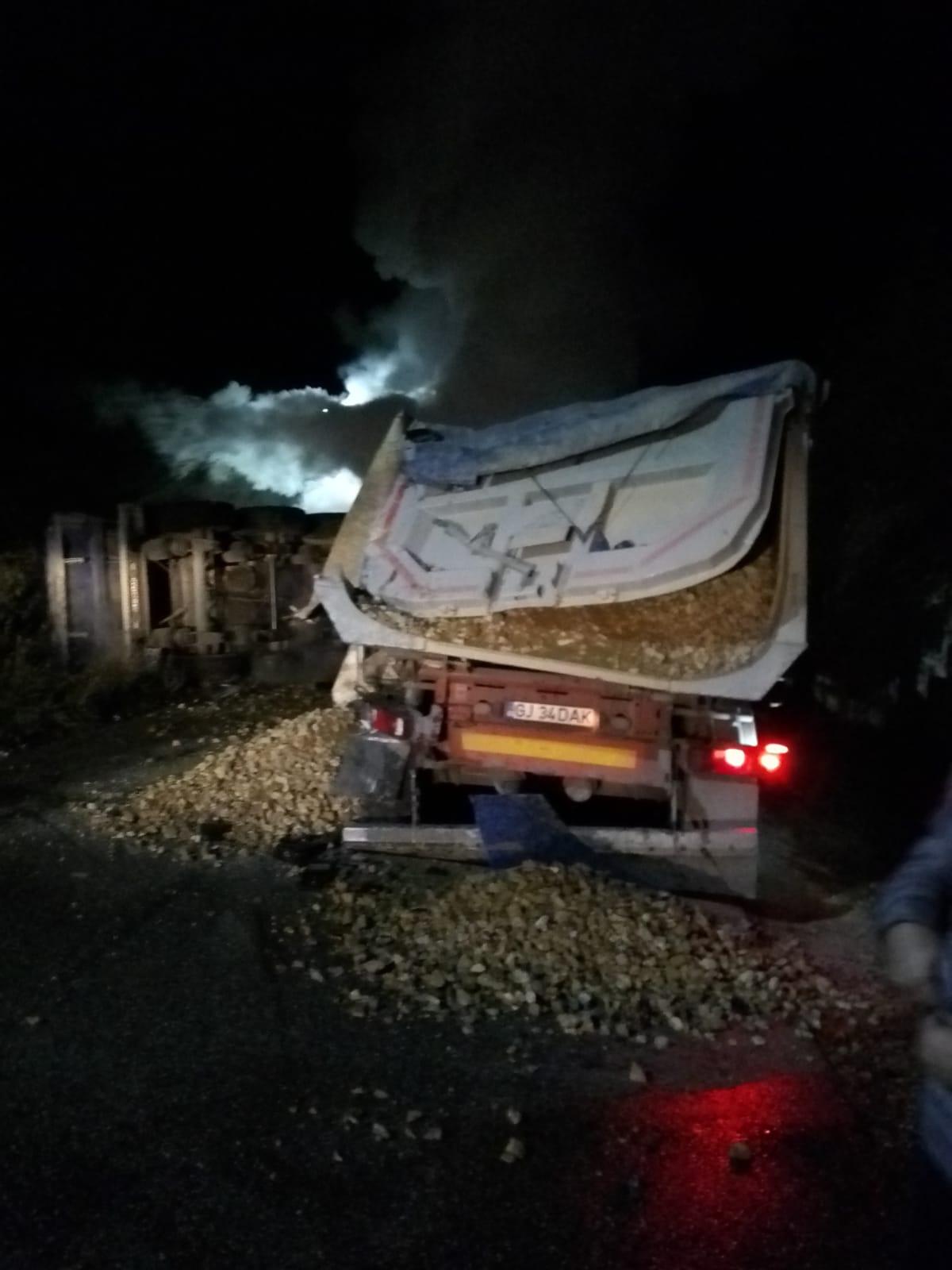 Două TIR-uri încărcate cu piatră s-au ciocnit la Slătioara, în Vâlcea