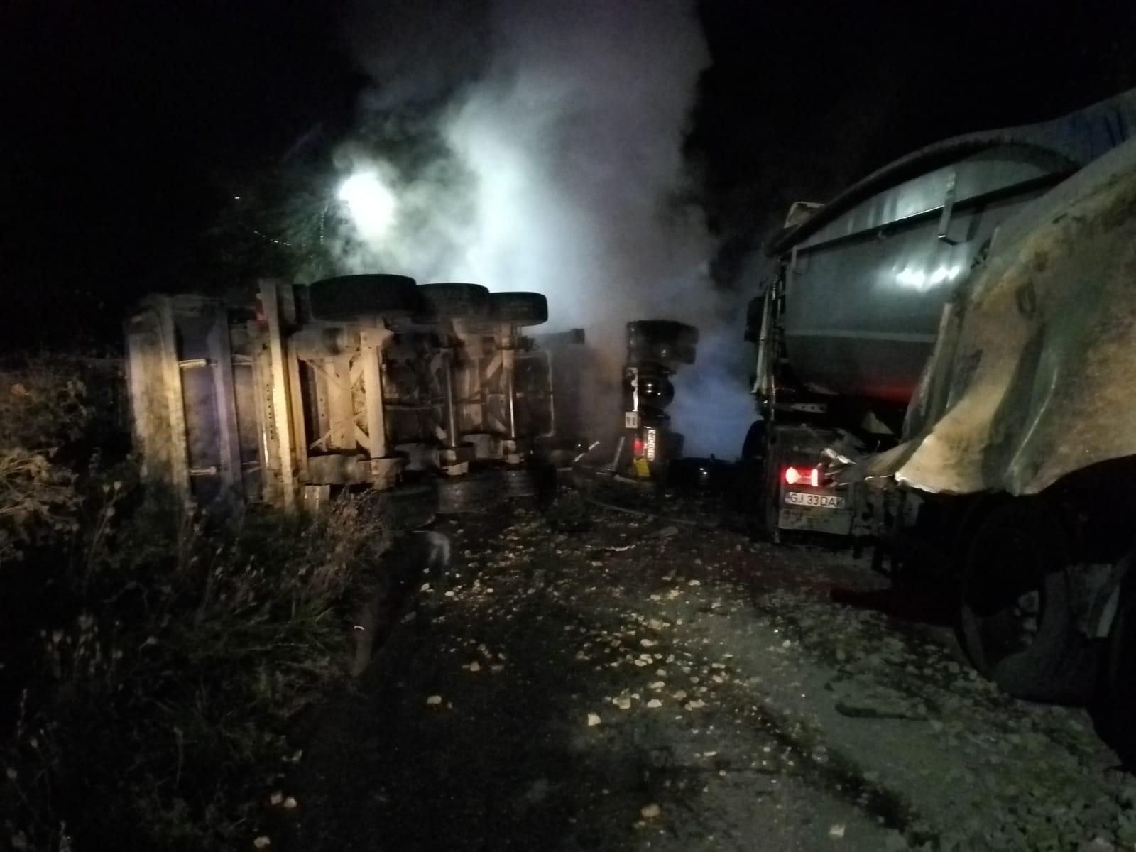 Două TIR-uri încărcate cu piatră s-au ciocnit la Slătioara, în Vâlcea