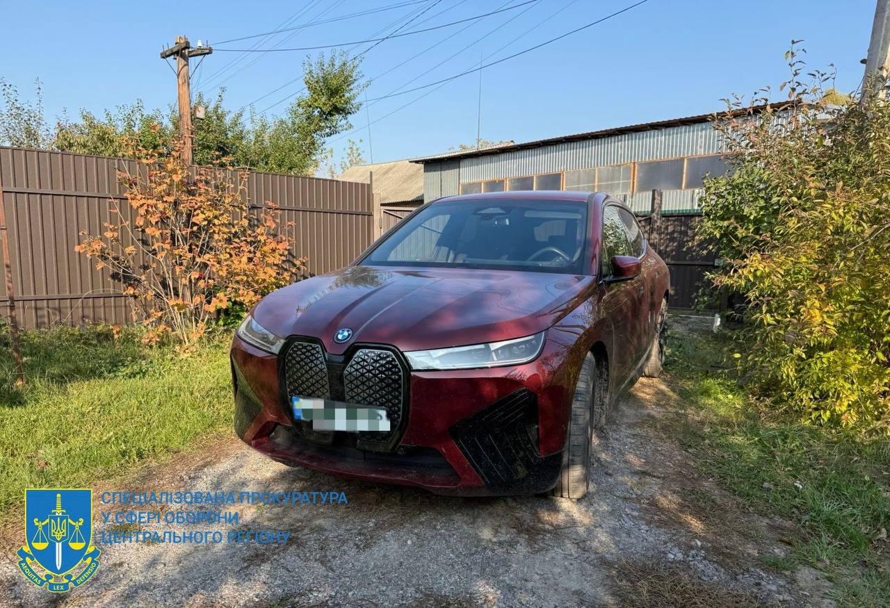 Un milion de dolari cash și un adevărat parc auto Nou caz de corupţie în armata ucraineană