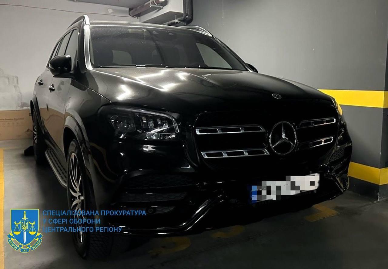 Un milion de dolari cash și un adevărat parc auto Nou caz de corupţie în armata ucraineană