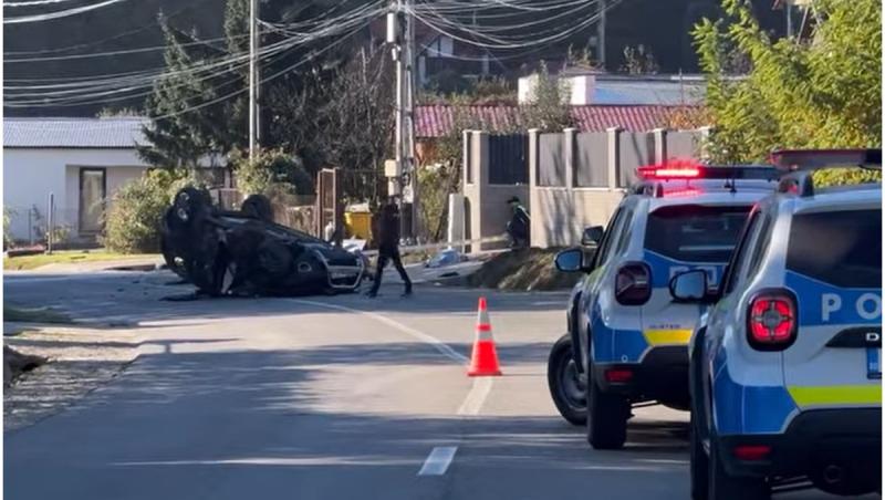 Un şofer de 70 de ani s-a răsturnat cu maşina după ce s-a înfipt într-un cap de pod, în judeţul Sibiu. Bărbatul a murit