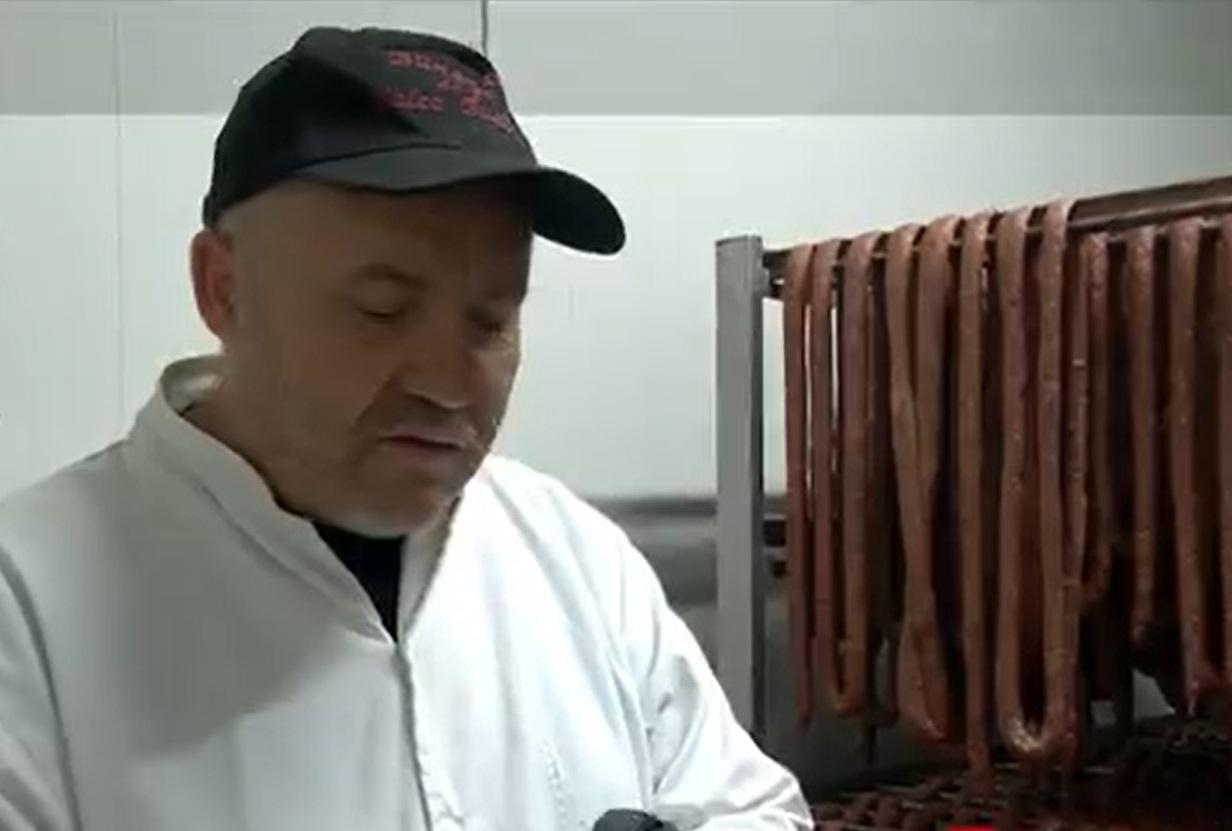 Cum au ajuns cârnaţii de Pleşcoi să se fabrice cu carne de oaie adusă din Grecia sau Portugalia. Motivul invocat de producători