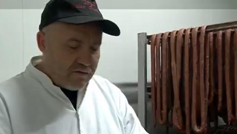 Cum au ajuns cârnaţii de Pleşcoi să se fabrice cu carne de oaie adusă din Grecia sau Portugalia. Motivul invocat de producători