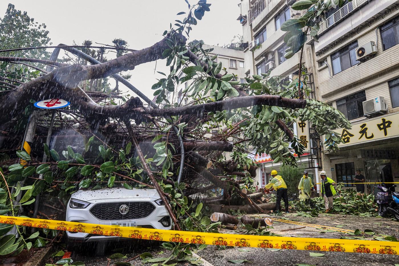 Super-taifunul Kong-rey face ravagii în Taiwan