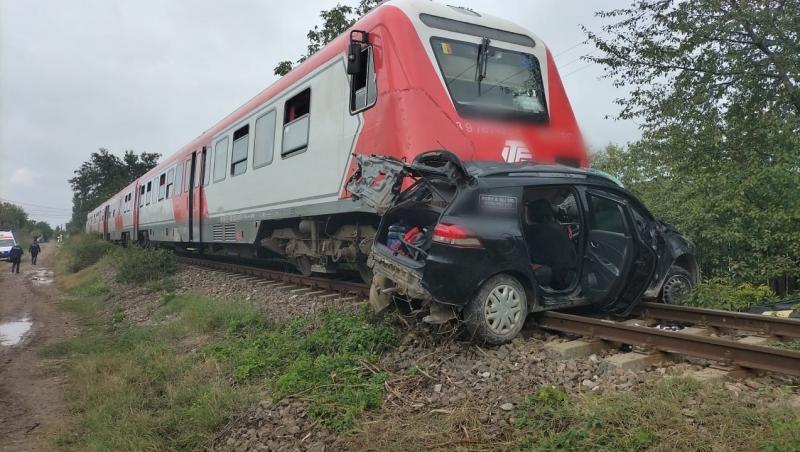 Accident mortal în Buzău, la Vernești: Un șofer a murit, iar o femeie a fost rănită grav, după impactul cu un tren