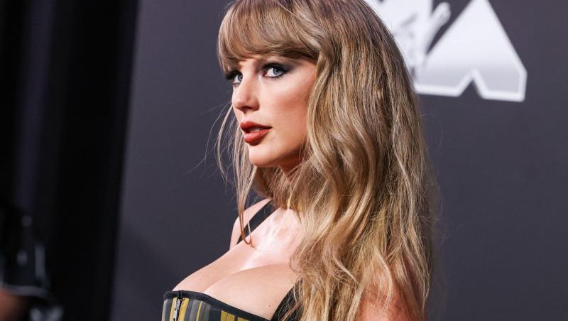 Taylor Swift a depășit-o pe Rihanna și a devenit cea mai bogată cântăreață din lume. Ce o diferenţiază pe piaţa muzicală