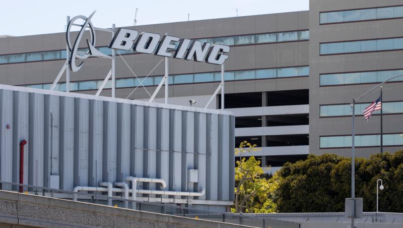 Salarii mai mari, bonus de 12.000 de dolari, prime anuale. Cum încearcă Boeing să îşi readucă angajaţii la muncă