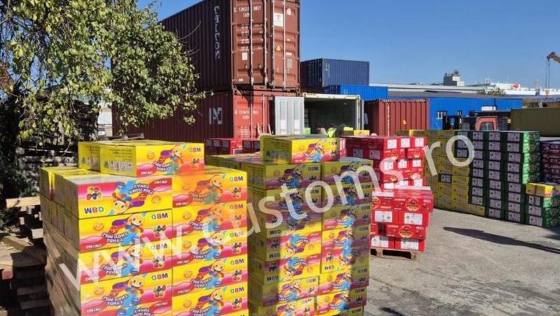 Peste 4 tone de dulciuri contrafăcute şi zeci de mii de haine şi jucării "made in China", confiscate în Portul Constanţa. Bunurile valorau 7,5 milioane de lei